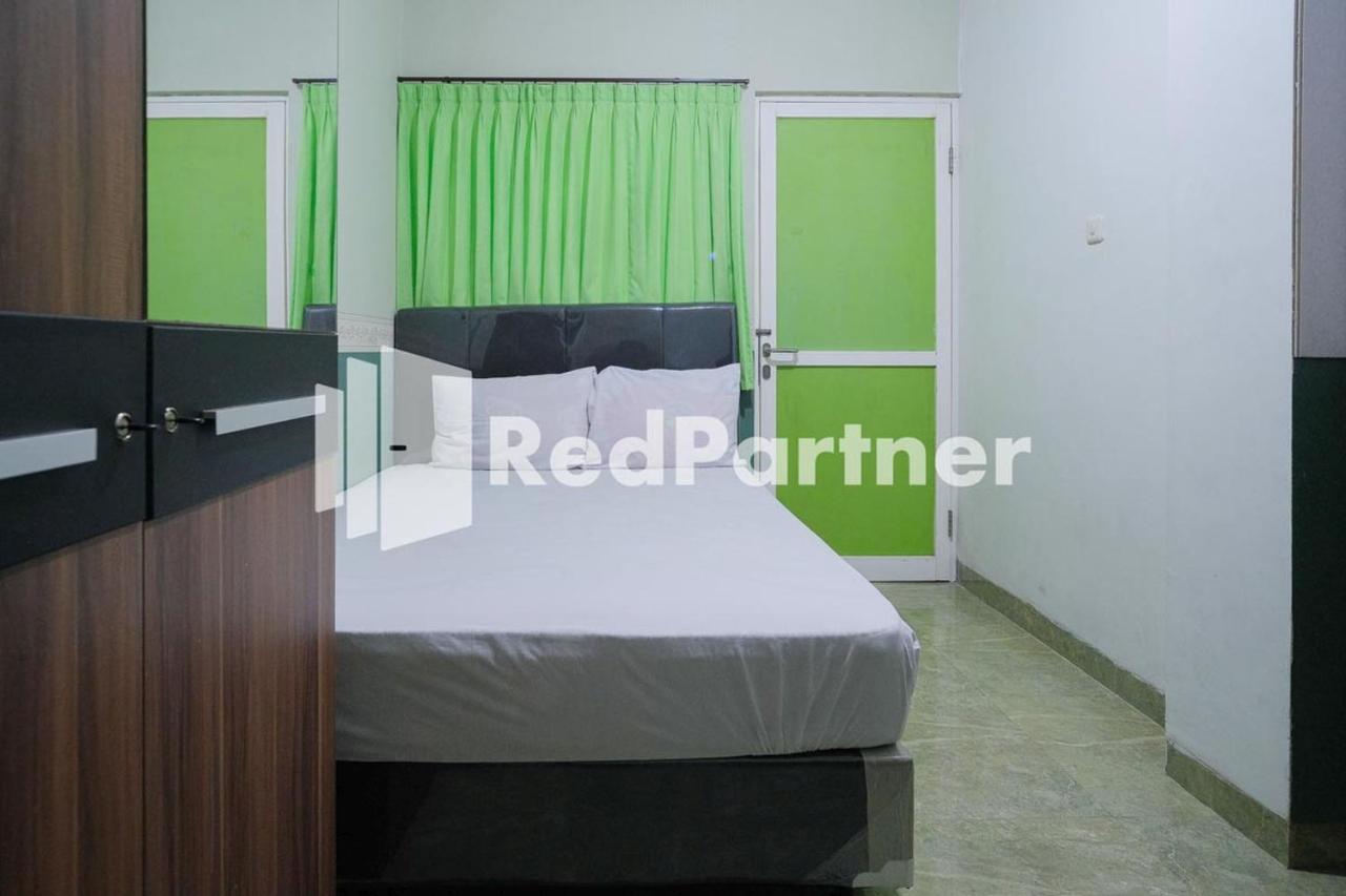 Pondok Hijau Syariah Mitra Reddoorz At Citraland Surabaya Exterior foto
