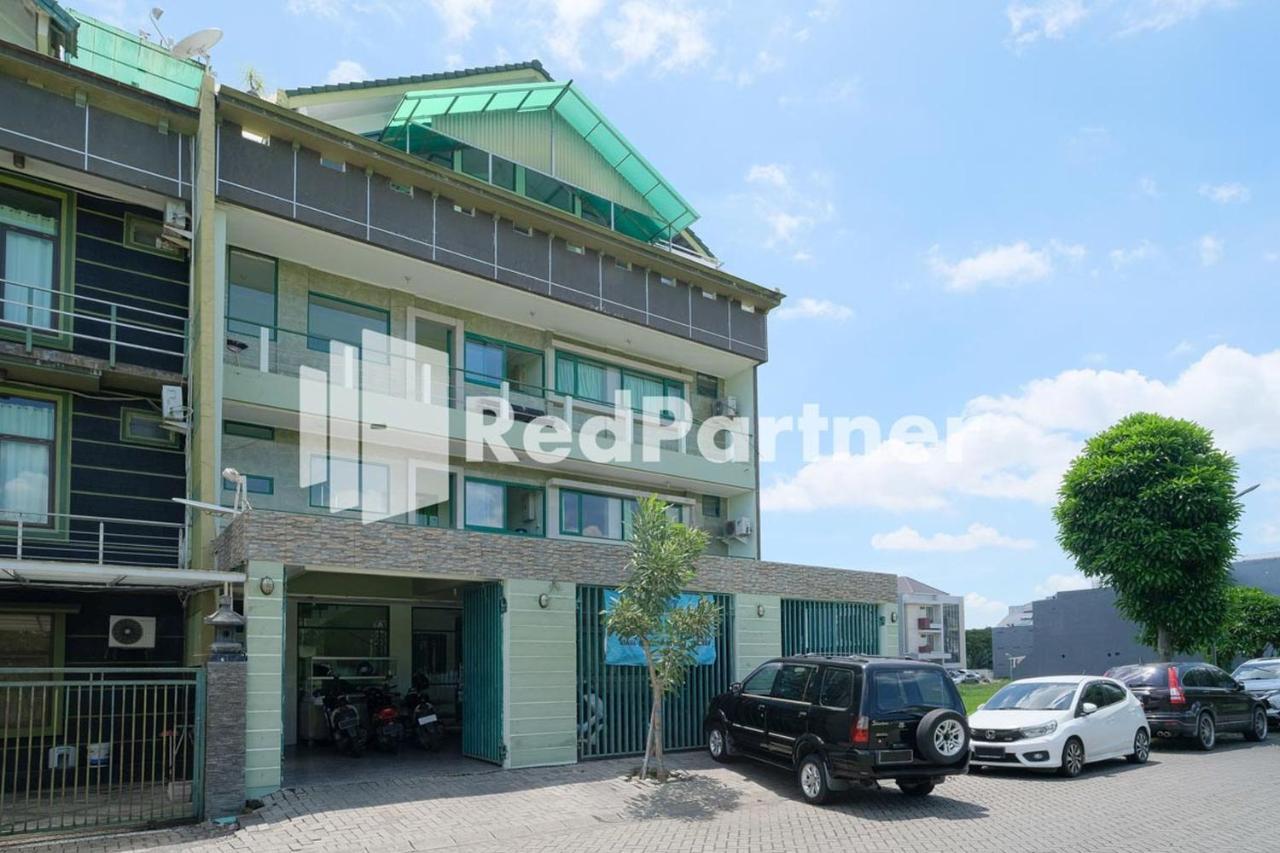 Pondok Hijau Syariah Mitra Reddoorz At Citraland Surabaya Exterior foto